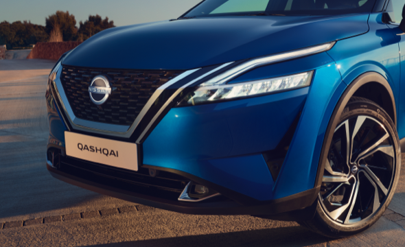 Nissan Qashqai voorkant koplampen en grill